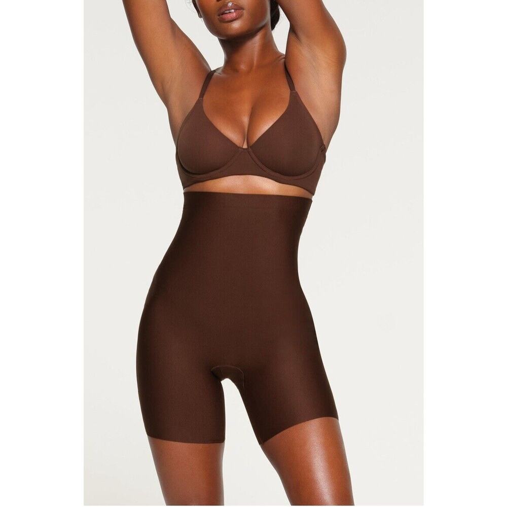 SKIMS BODY HIGH-WAISTED MID THIGH SHORT NWOT Size S Cocoa